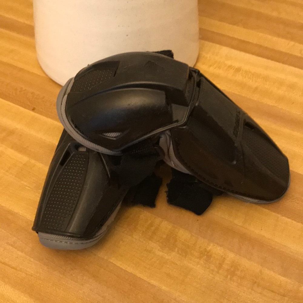 Child size small elbow pads. Used.